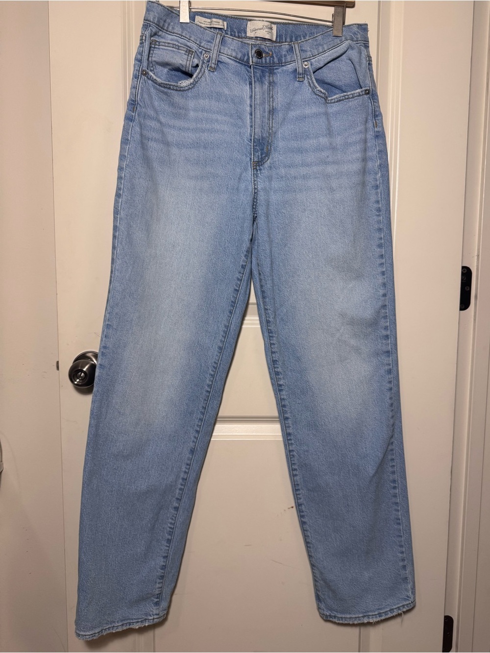 Universal Thread Women’s Straight Jeans Blue Light Wash high rise 90s Size 10R